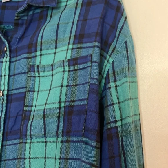 Old Navy plaid flannel button down shirt - Picture 4 of 7